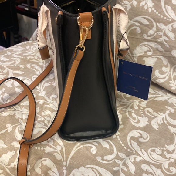 Adrienne Vittadini Montauk Tote w/AV Charm - Picture 8 of 9